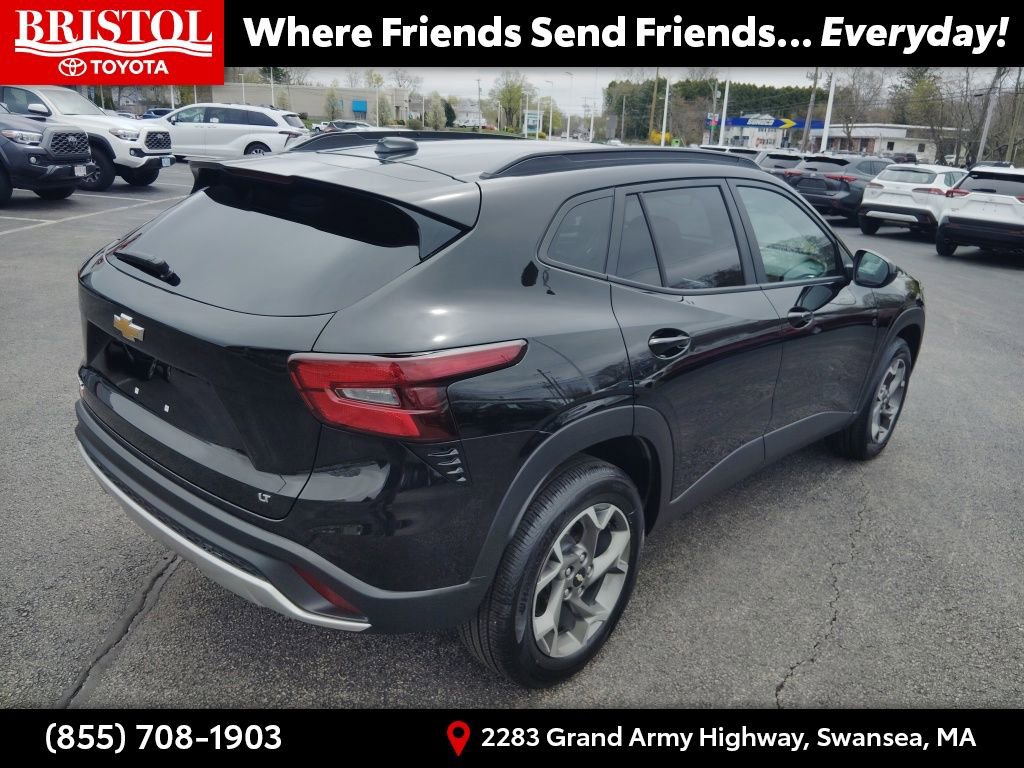 Used 2025 Chevrolet Trax LT w/ LT Convenience Package FWD image 7
