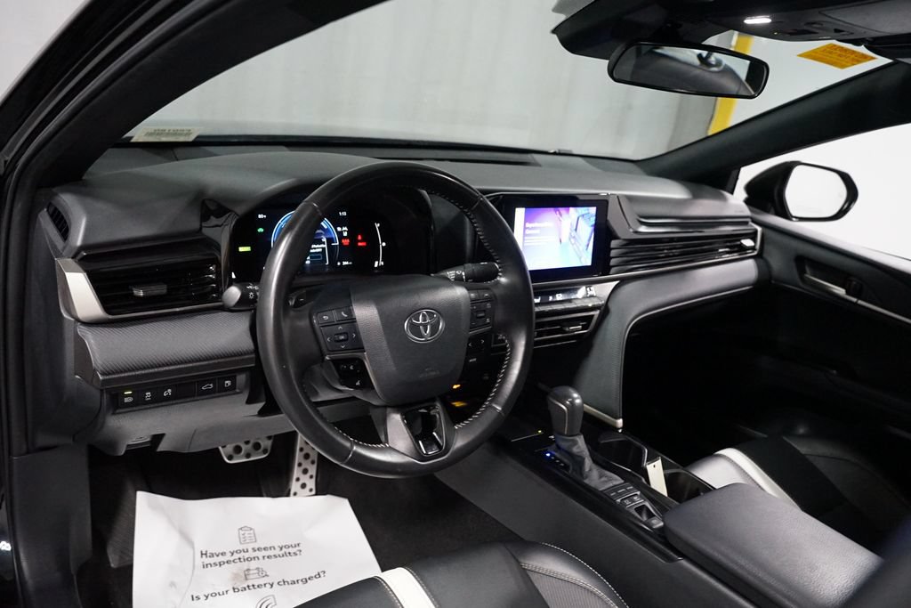 Used 2025 Toyota Camry SE FWD image 11