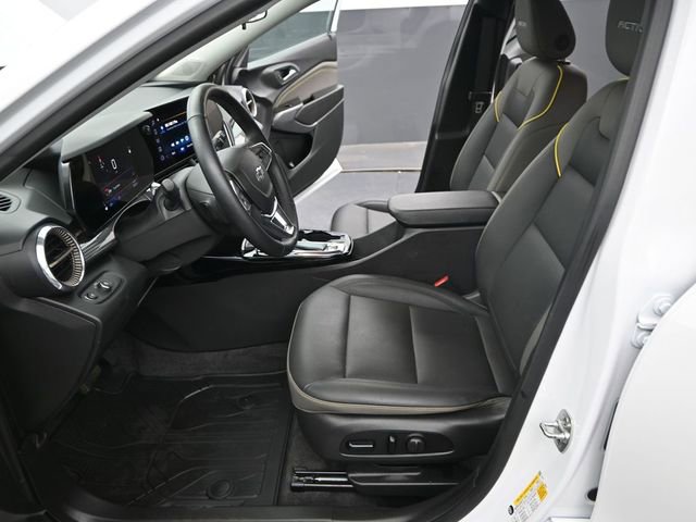 Used 2025 Chevrolet Trax ACTIV w/ Driver Confidence Package FWD image 12
