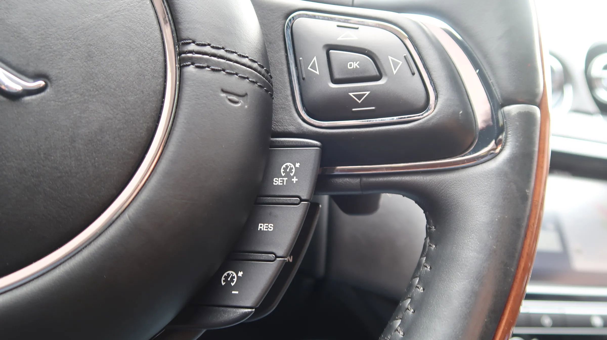 Used 2017 Jaguar XJ R-Sport AWD/4WD image 41