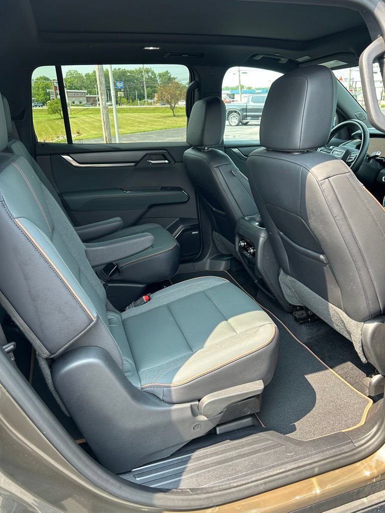 Used 2025 GMC Acadia AT4 AWD/4WD image 32
