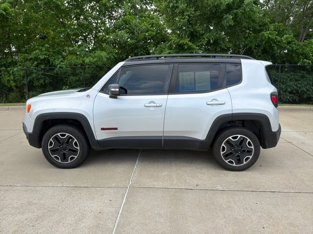 Used 2017 Jeep Renegade Trailhawk w/ Premium Trailhawk Package image 2