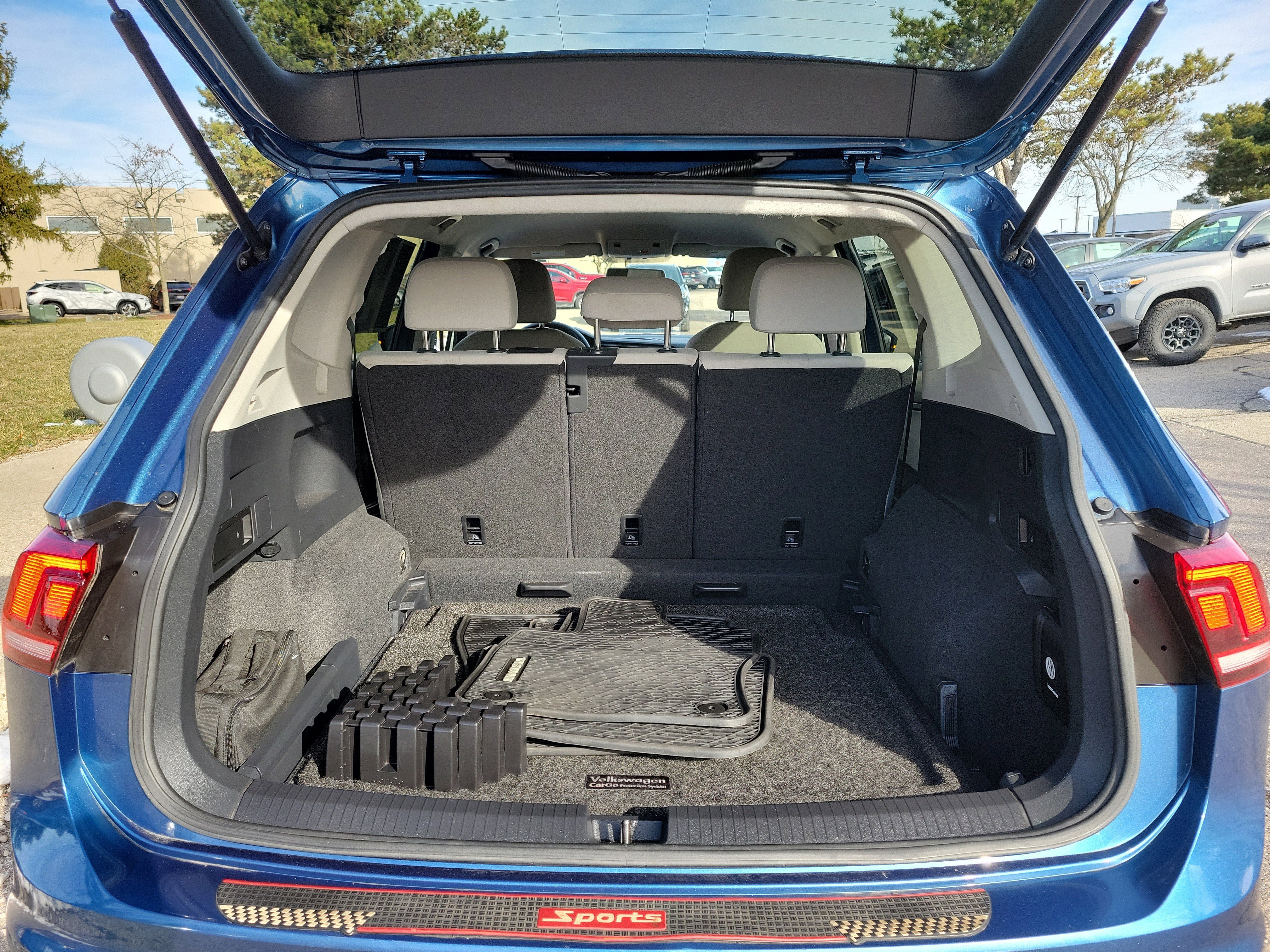 Used 2020 Volkswagen Tiguan S image 8