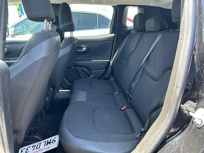 Used 2018 Jeep Renegade Altitude FWD image 10