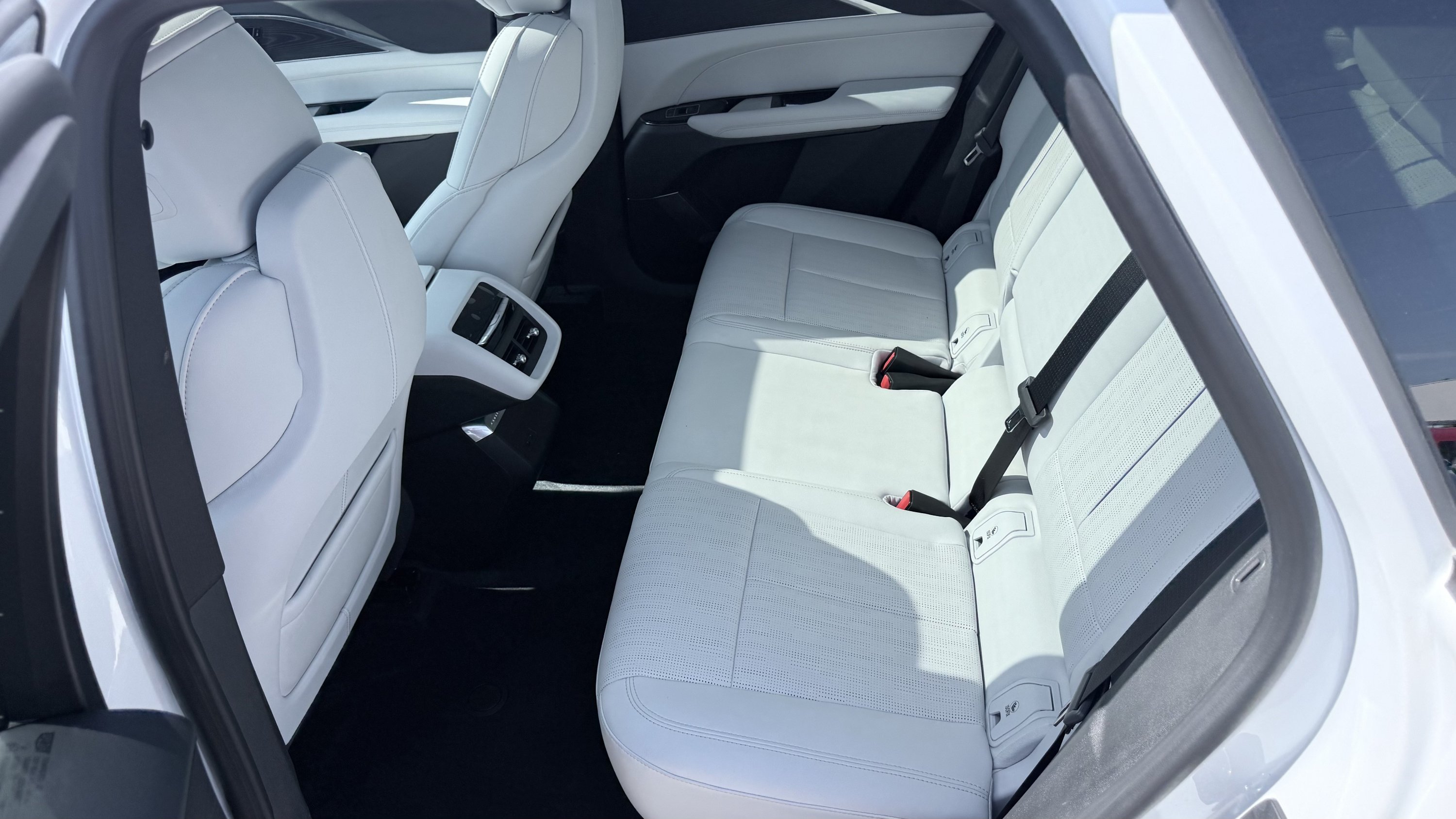 Used 2024 Cadillac Lyriq Luxury RWD image 38