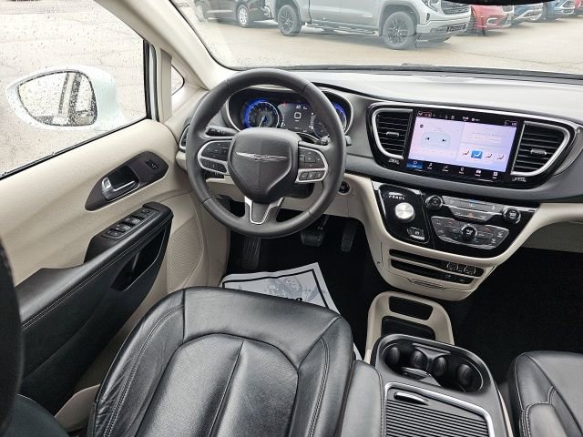 Used 2022 Chrysler Pacifica Touring-L FWD image 24