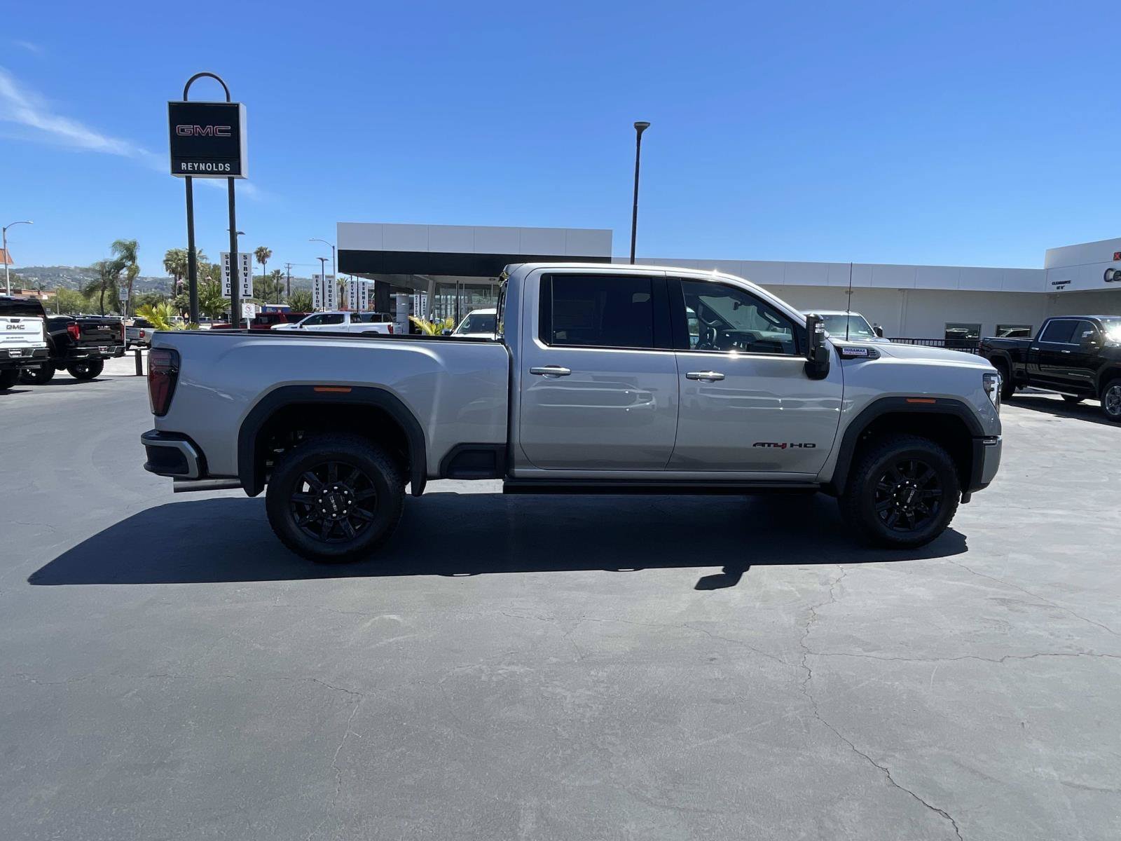 New 2026 GMC Sierra 2500 AT4 w/ AT4 Premium Plus Package AWD/4WD image 4