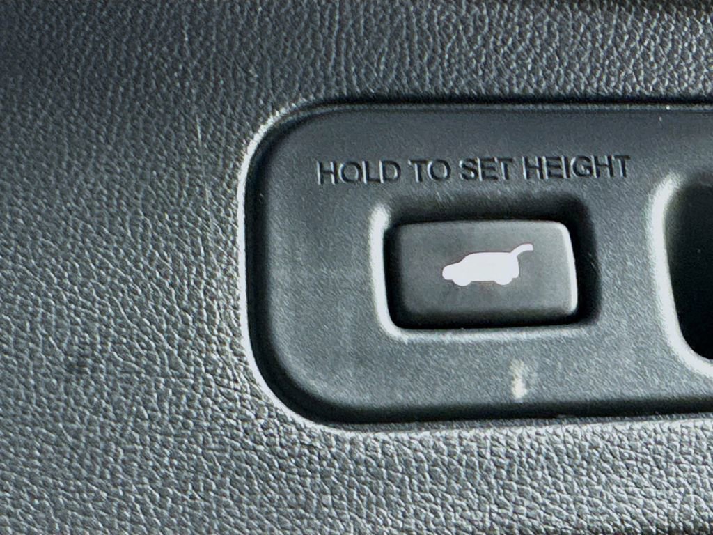 Used 2023 Acura MDX A-Spec image 32