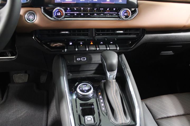 New 2026 GMC Canyon AT4 w/ Technology Plus Package AWD/4WD image 34