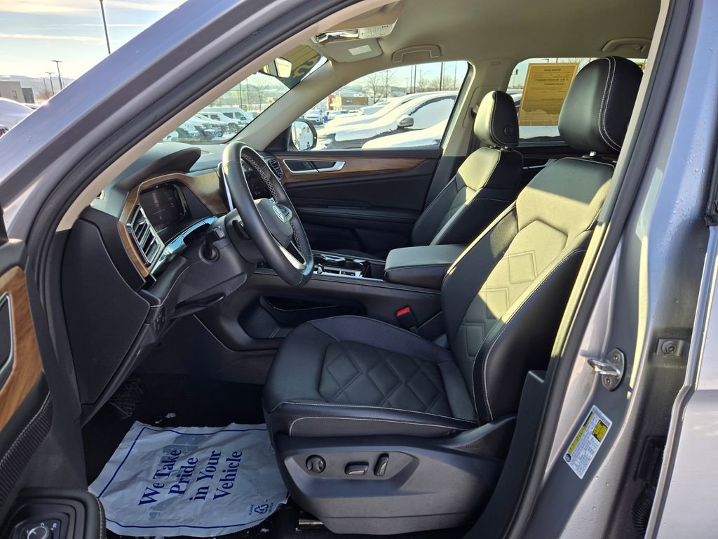 Used 2025 Volkswagen Atlas SE image 15