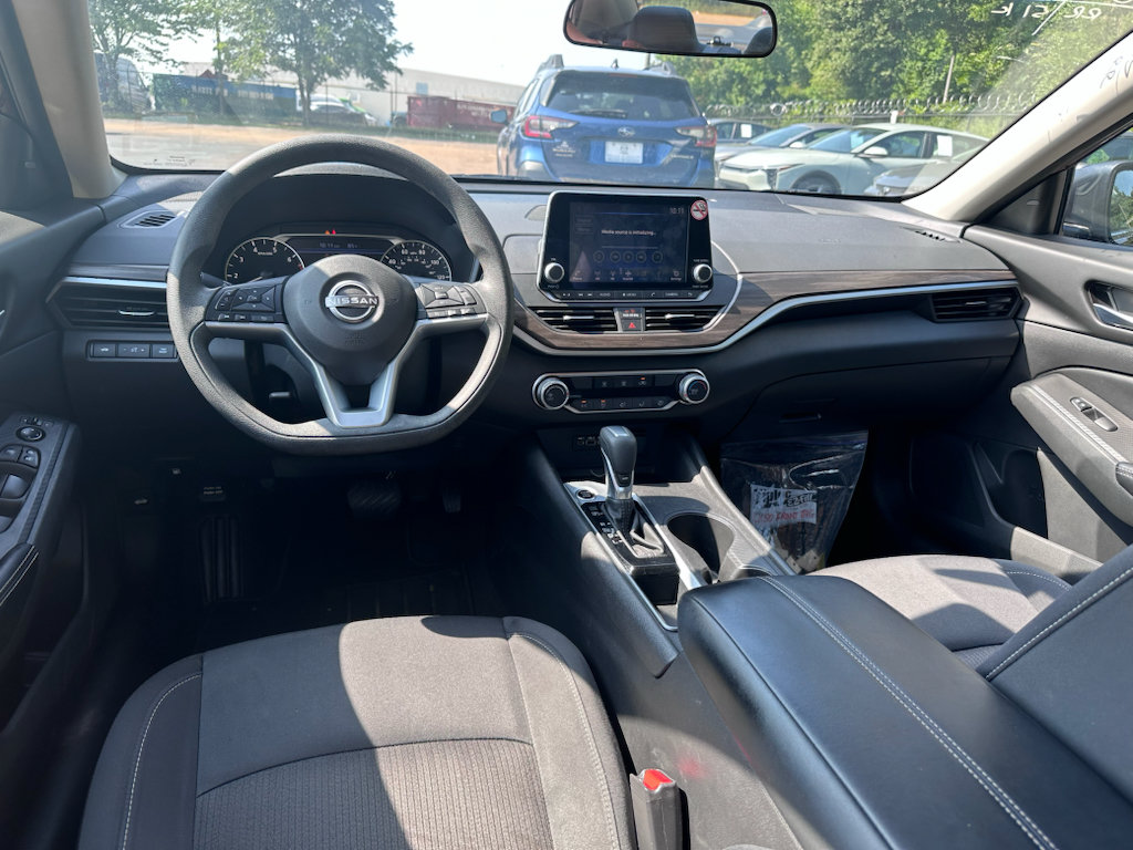Used 2025 Nissan Altima 2.5 SV FWD image 10