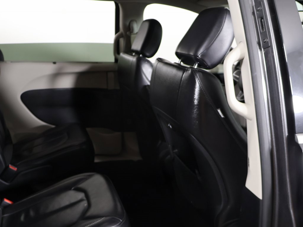 Used 2022 Chrysler Pacifica Touring-L image 26