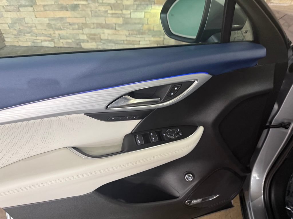 Used 2024 Buick Envision Avenir AWD/4WD image 10