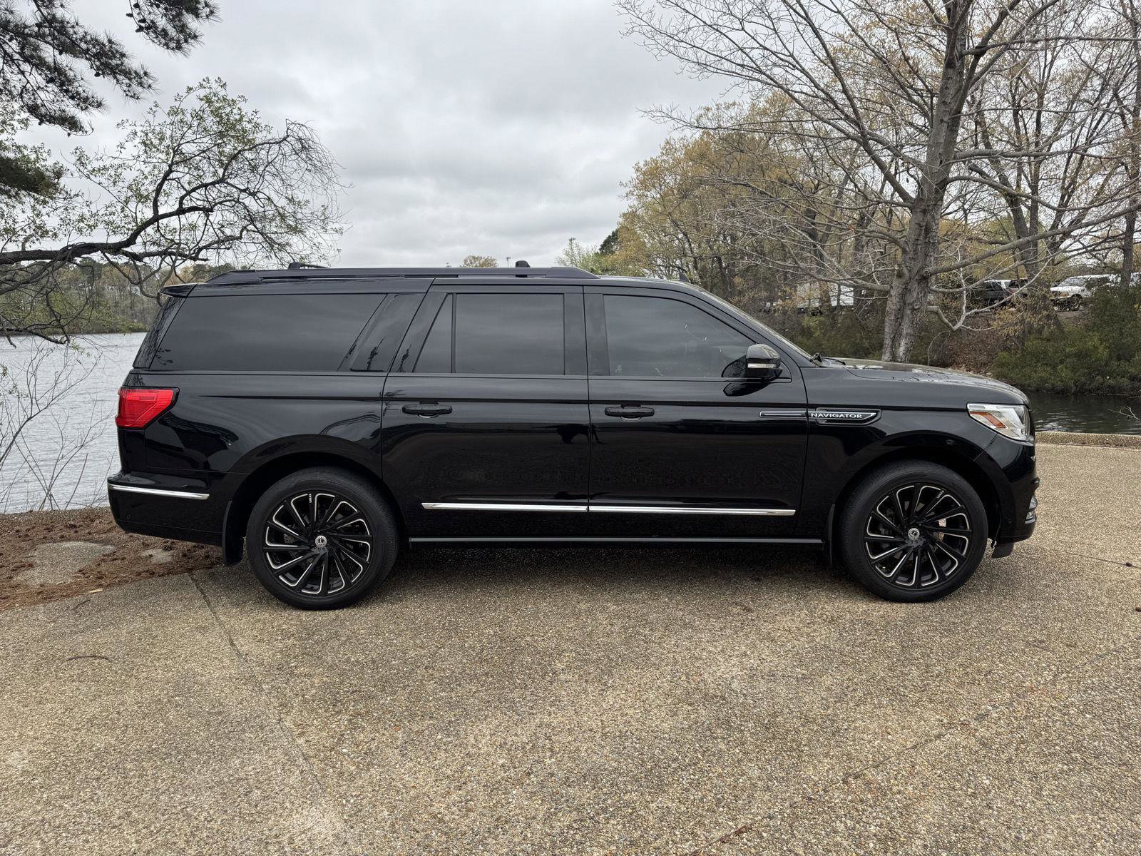 Used 2019 Lincoln Navigator L Black Label w/ Cargo Package image 3