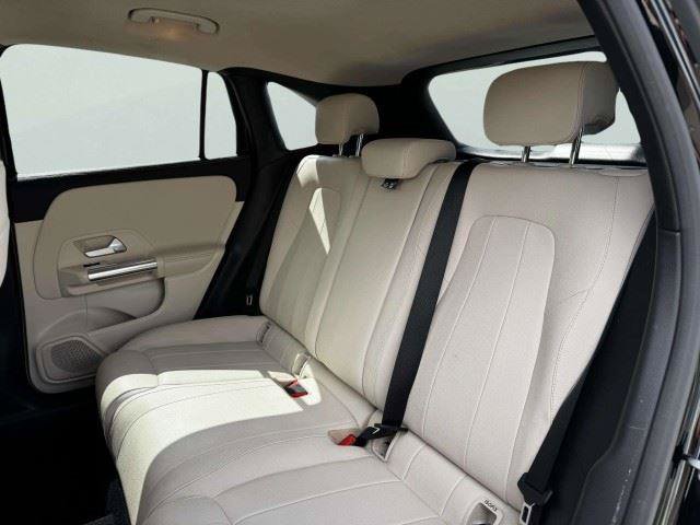 Used 2021 Mercedes-Benz GLA 250 4MATIC w/ Premium Package image 38
