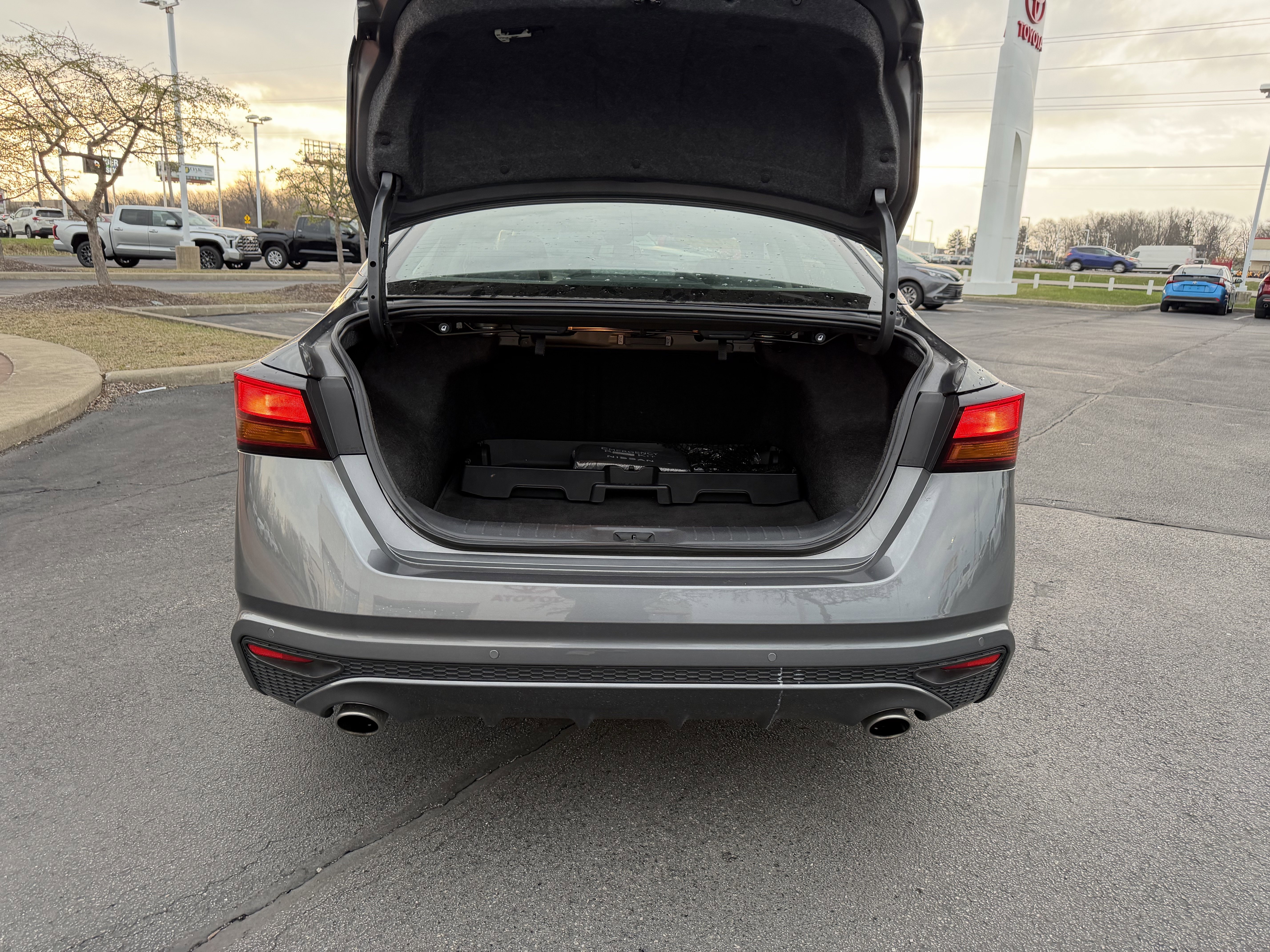 Used 2024 Nissan Altima 2.5 SV w/ SV Premium Package image 8