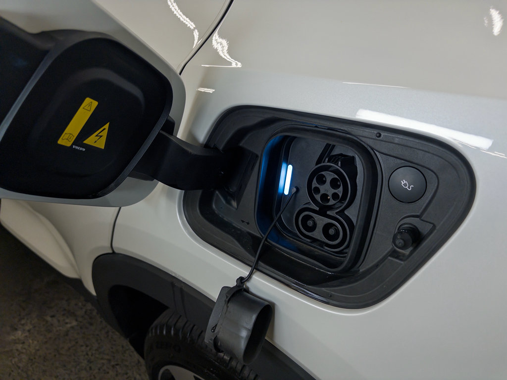 Used 2027 Chevrolet Bolt LT w/ Comfort Package FWD image 38