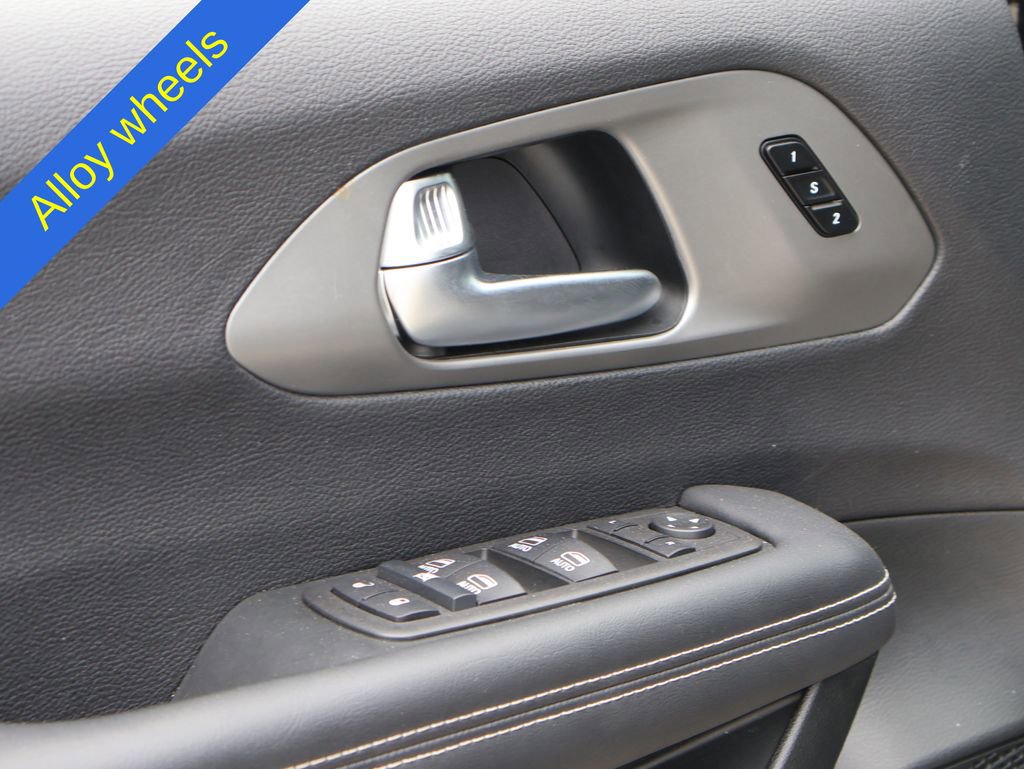 Used 2025 Chrysler Pacifica Select FWD image 21