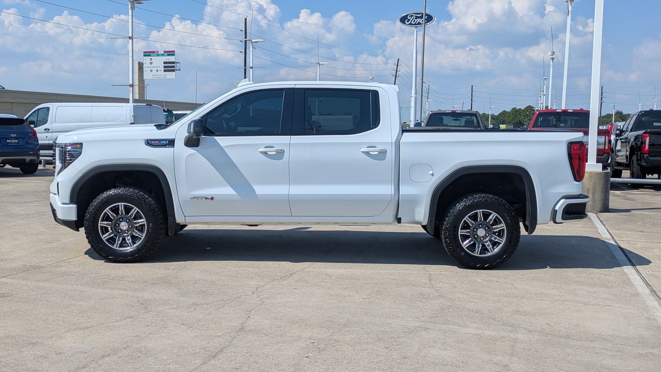 Used 2024 GMC Sierra 1500 AT4 image 10