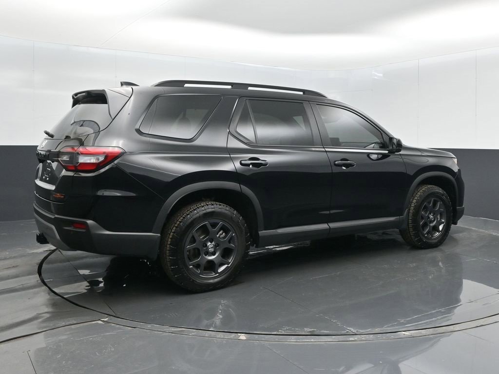 Used 2025 Honda Pilot TrailSport image 22