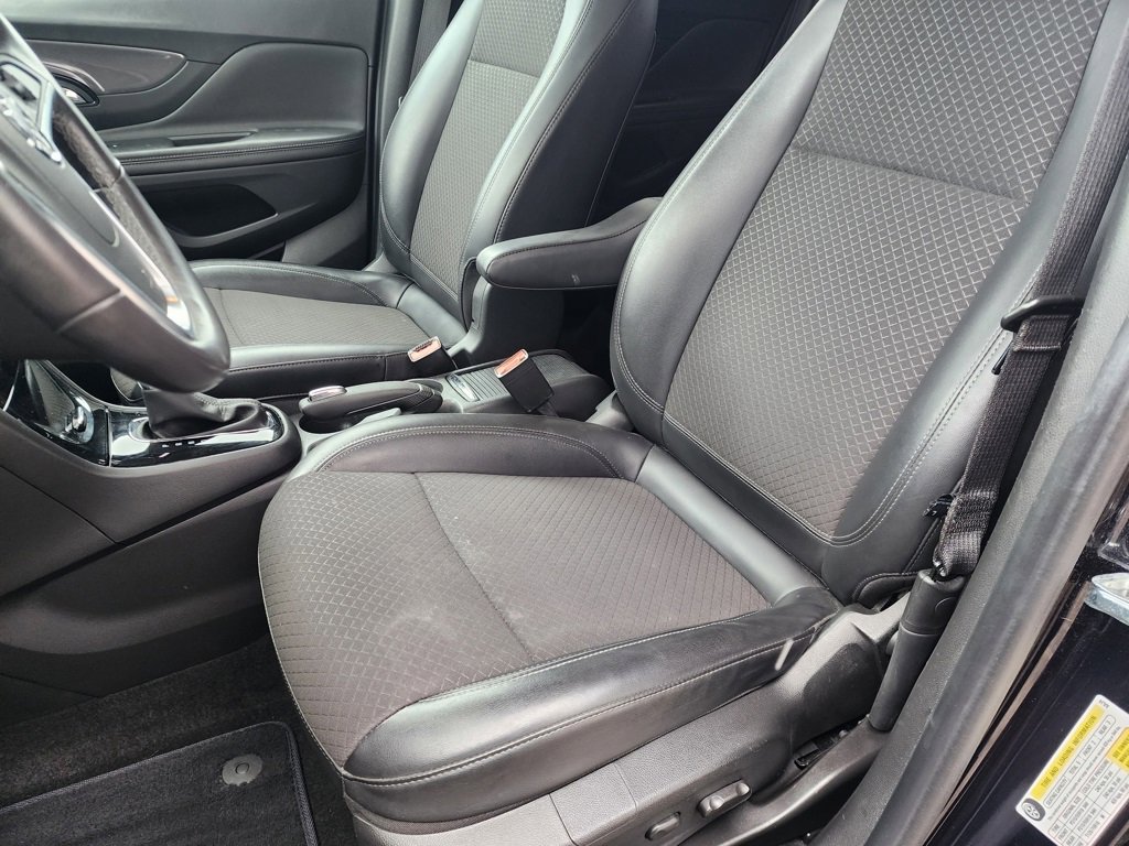 Used 2021 Buick Encore Preferred image 21