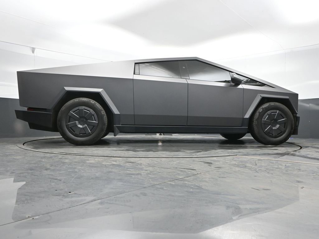 Used 2025 Tesla Cybertruck AWD Crew Cab image 40