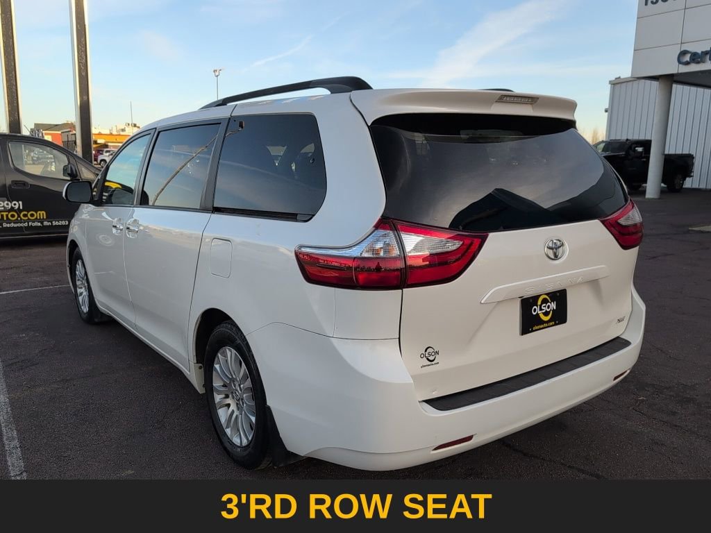 Used 2017 Toyota Sienna XLE w/ XLE Navigation Package image 4