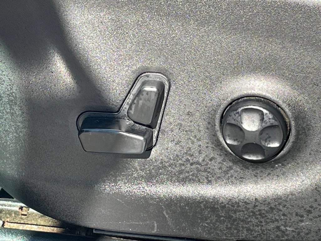 Used 2017 Jeep Cherokee Limited AWD/4WD image 22