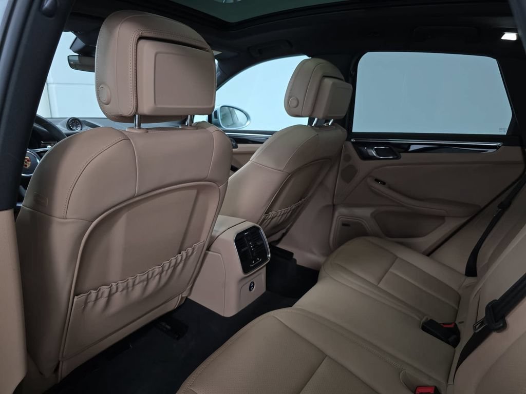 Certified 2025 Porsche Macan S w/ Premium Package Plus AWD/4WD image 28