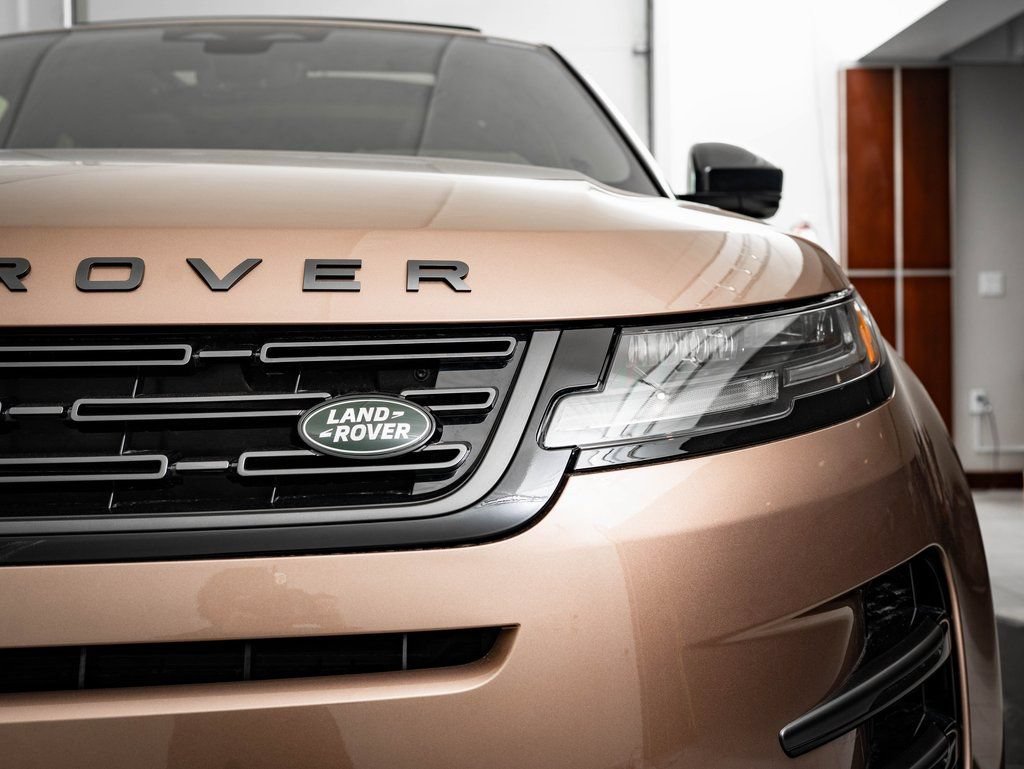 Used 2026 Land Rover Range Rover Evoque Dynamic SE AWD/4WD image 15