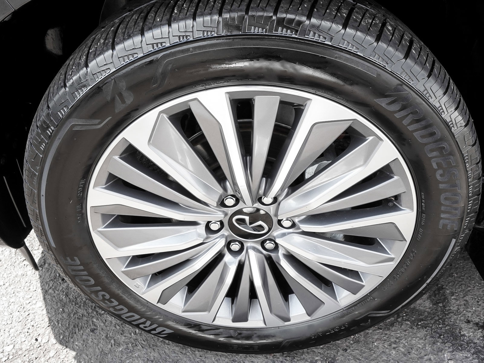 Used 2025 INFINITI QX80 Sensory AWD/4WD image 8