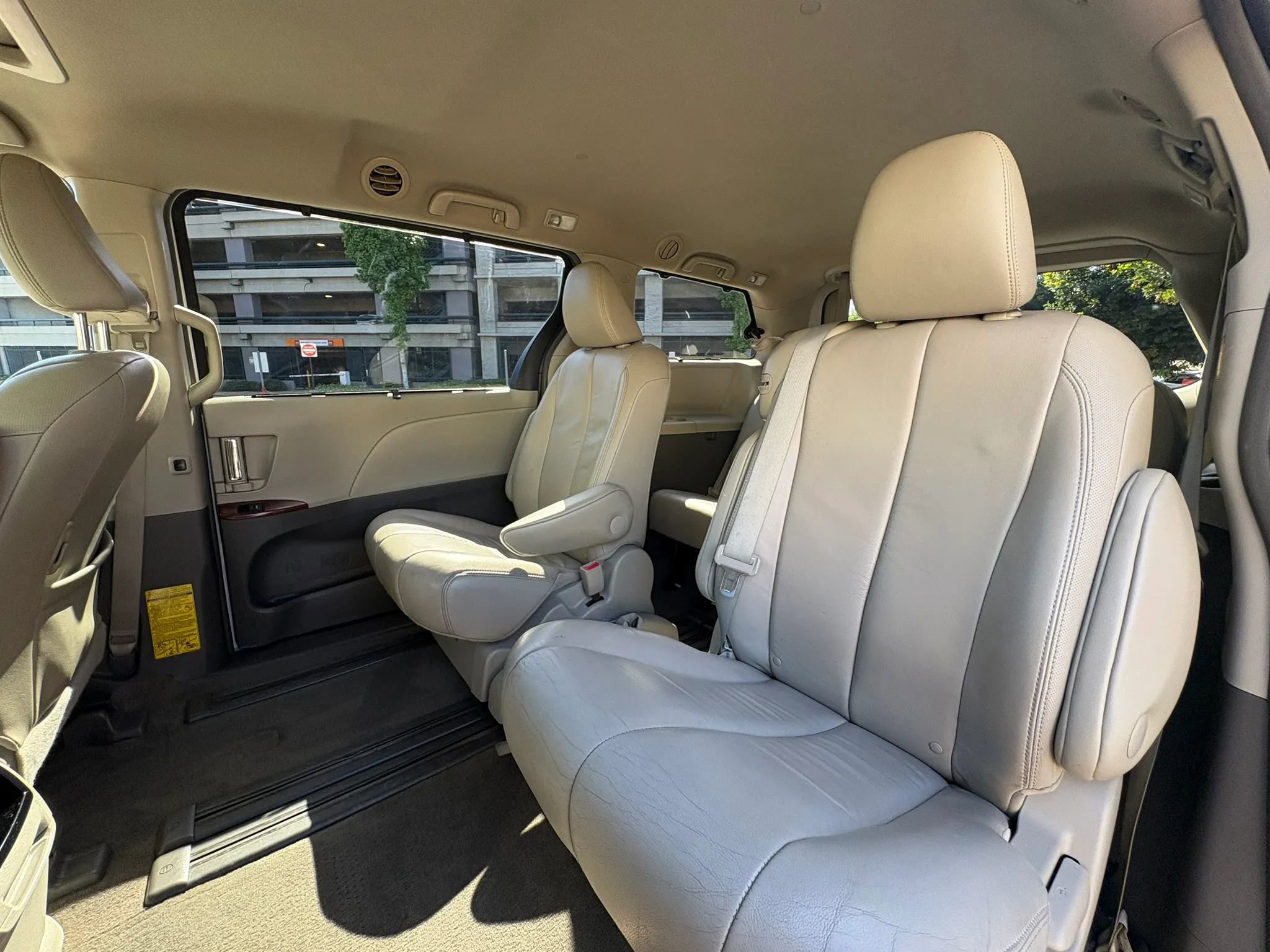 Used 2012 Toyota Sienna XLE FWD image 13