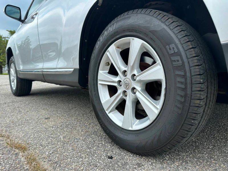 Used 2011 Toyota Highlander 2WD w/ Tech Pkg image 14