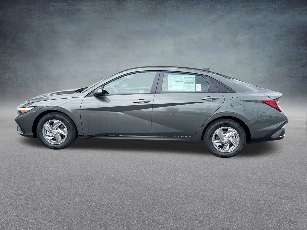 Used 2025 Hyundai Elantra SE image 28
