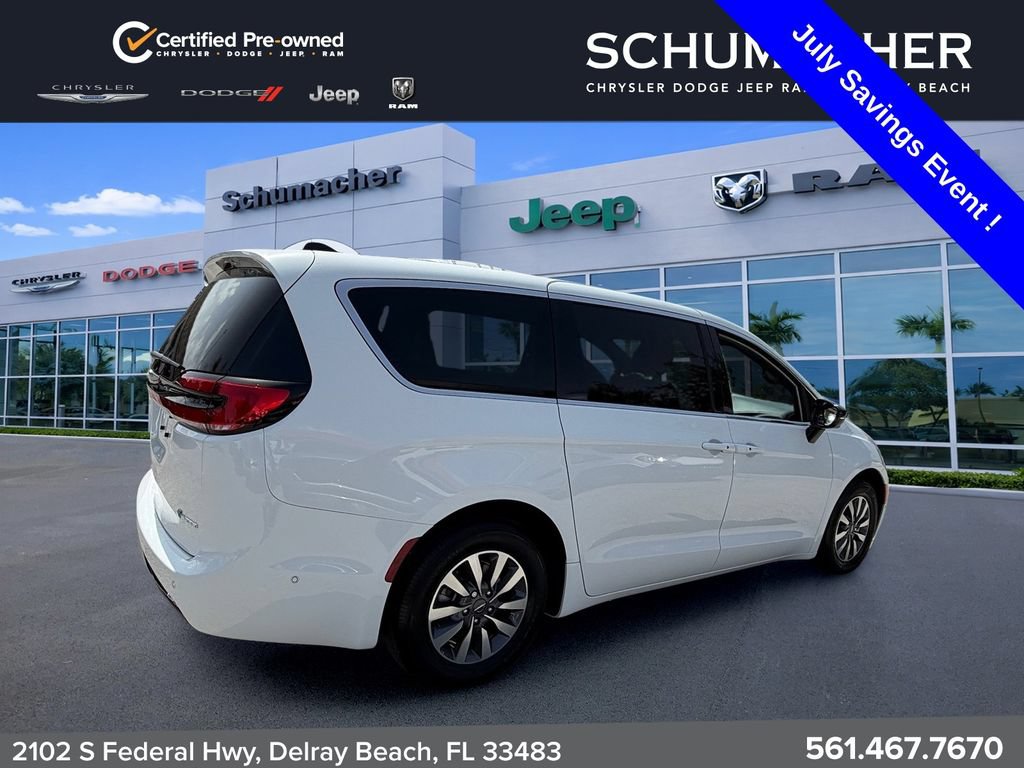 Used 2025 Chrysler Pacifica Select FWD image 7