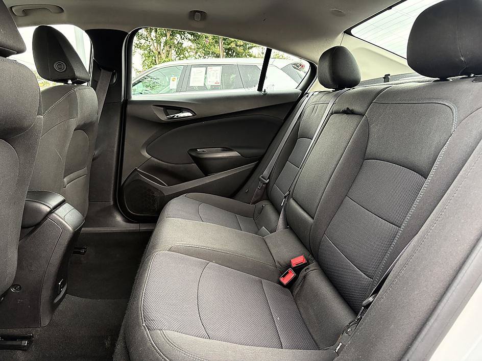 Used 2017 Chevrolet Cruze LT w/ Sun And Sound Package FWD image 8