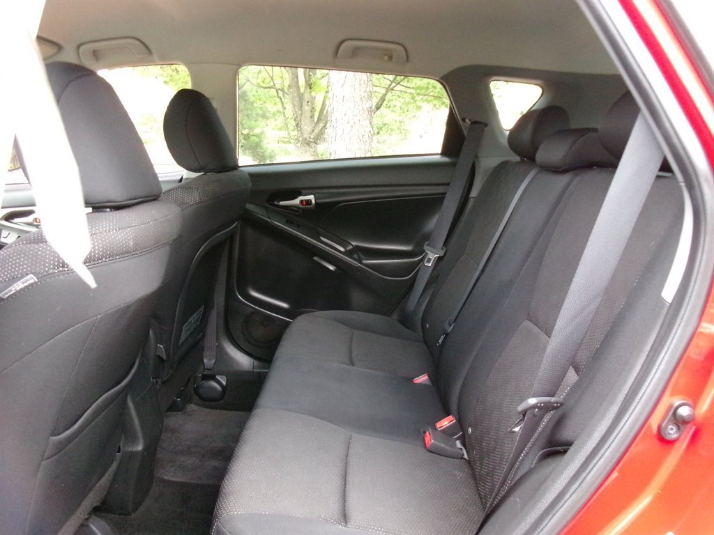 Used 2009 Pontiac Vibe w/ Preferred Package FWD image 27