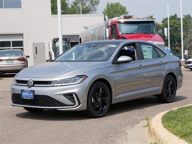 New 2025 Volkswagen Jetta SE image 4