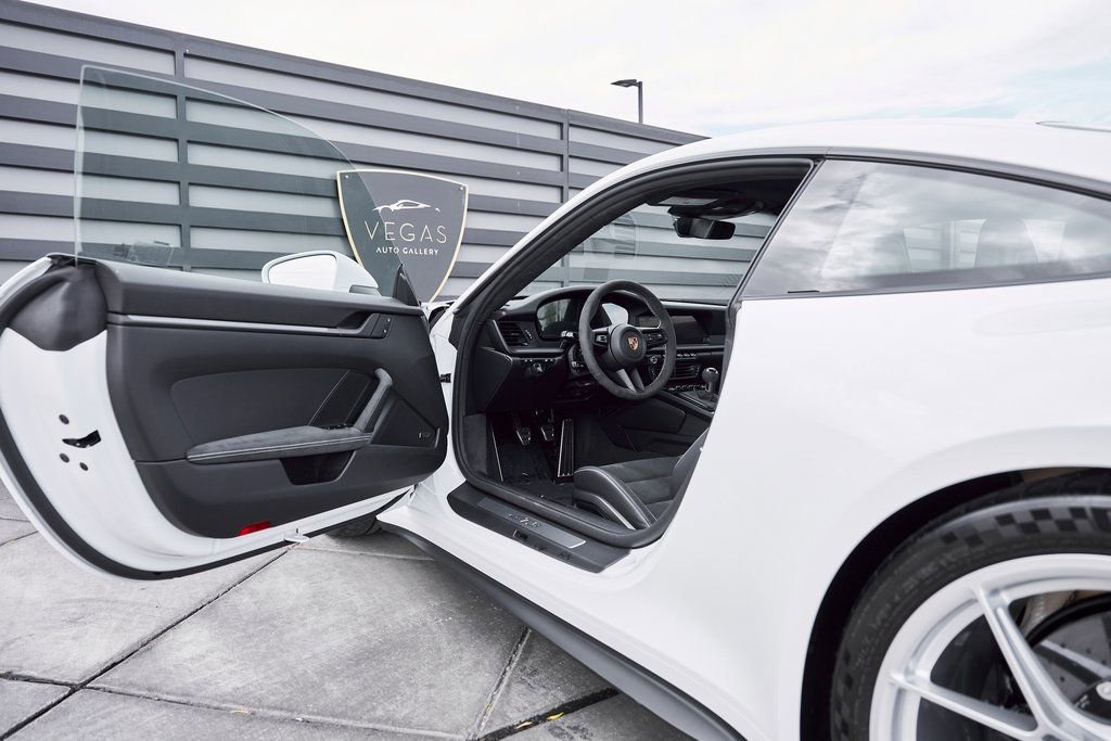 Used 2025 Porsche 911 GT3 w/ Chrono Package RWD image 29
