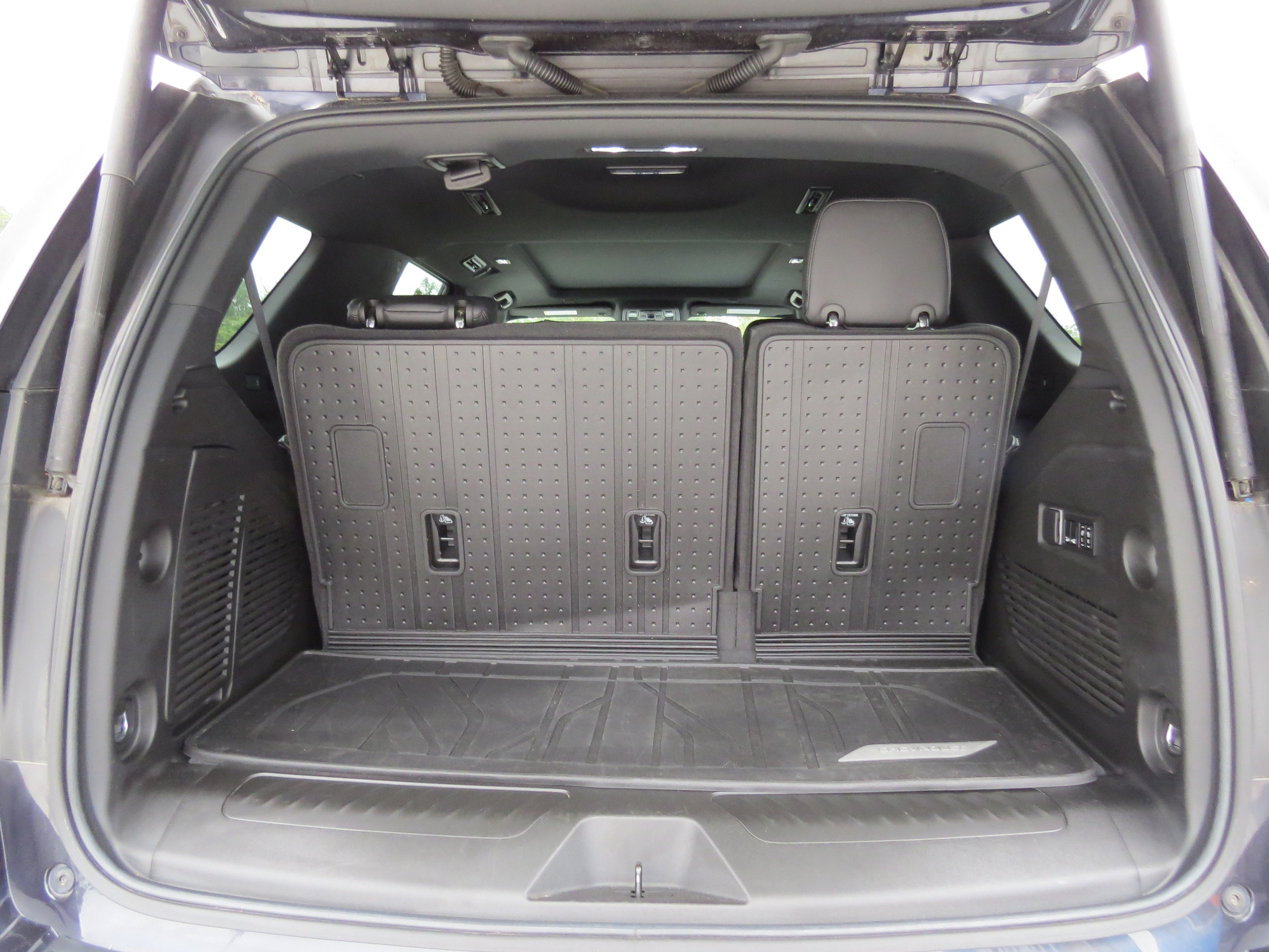Used 2022 Chevrolet Tahoe LT w/ Luxury Package RWD image 11