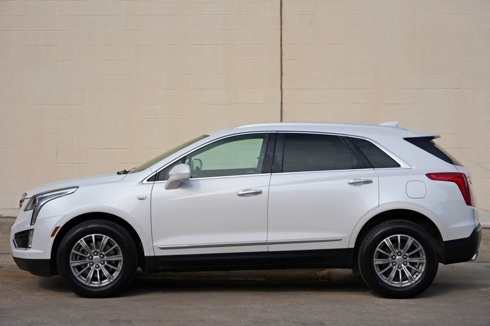 Used 2017 Cadillac XT5 FWD image 42