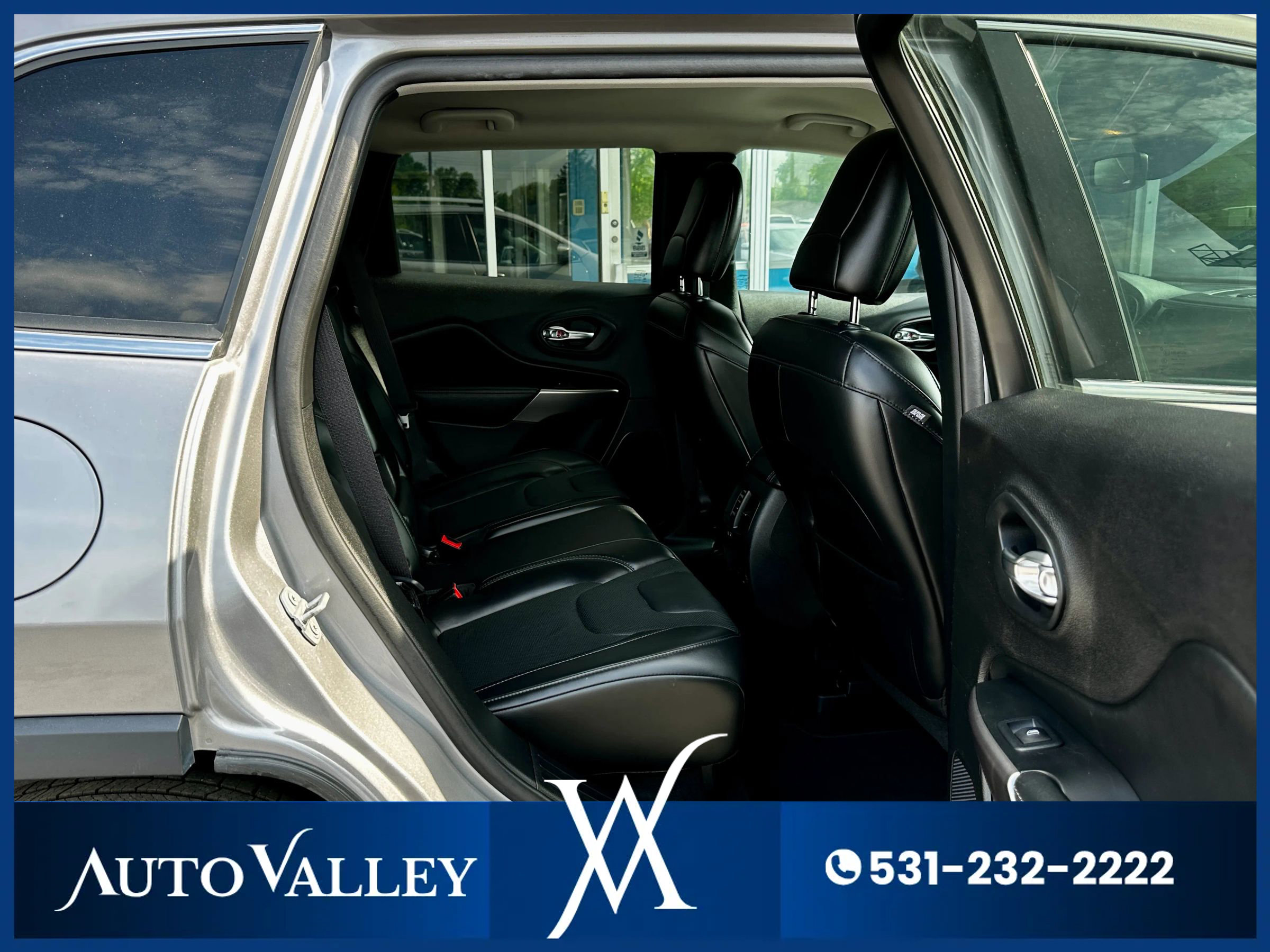 Used 2019 Jeep Cherokee Limited image 24