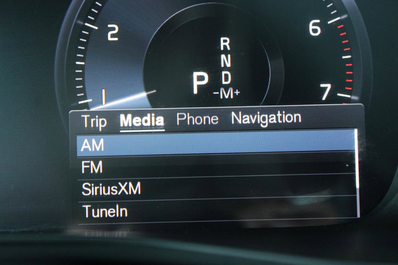 Used 2019 Volvo XC40 T5 R-Design image 23