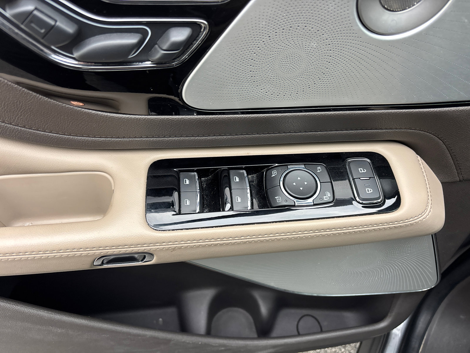 Certified 2023 Lincoln Aviator Reserve w/ Equipment Group 201A image 13