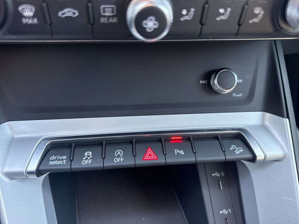 Used 2025 Audi Q3 2.0T Premium image 33