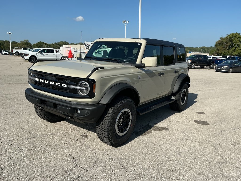 New 2026 Ford Bronco Outer Banks w/ Sasquatch Package AWD/4WD image 1