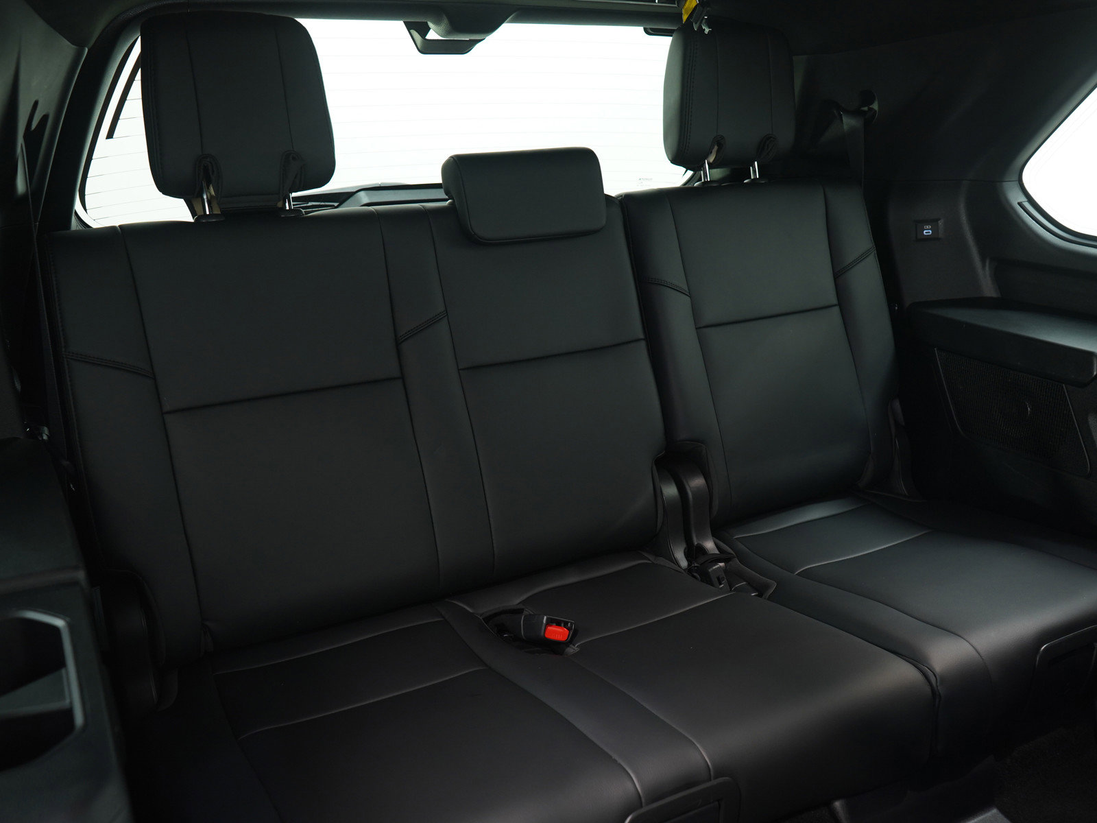 Used 2025 Toyota Sequoia Limited w/ Tow Technology Package image 16