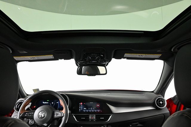 New 2025 Alfa Romeo Giulia w/ Driving Assist Package image 22