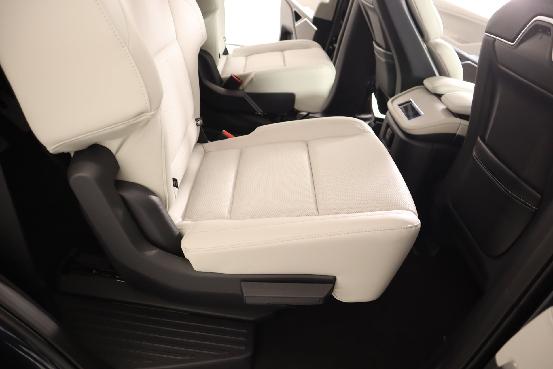 New 2026 Lincoln Navigator Reserve w/ Jet Appearance Package AWD/4WD image 15