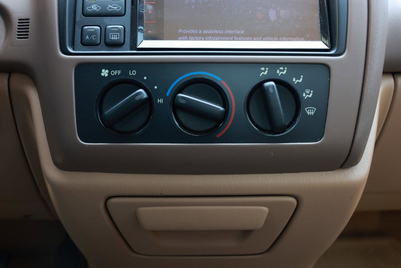 Used 1996 Toyota Avalon XL FWD image 34